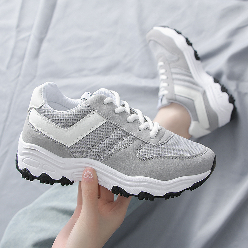 Спортивные сетчатые туфли для женщин весна 2026, дышащие повседневные туфли для студенток, беговые туфли, простые однотонные сетчатые туфли