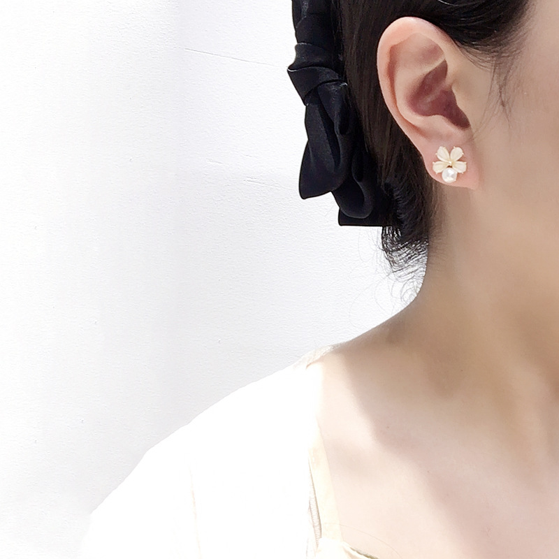 Grade 5A natural freshwater pearl pendant earrings suit small fresh flower pearl suit wholesale tremolo