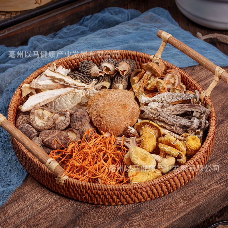 Shake the sound of the same paragraph of Tricholoma matsutake soup Yunnan specialty wholesale edible soup five-finger peach Tricholoma matsutake sheep tripe mushroom soup
