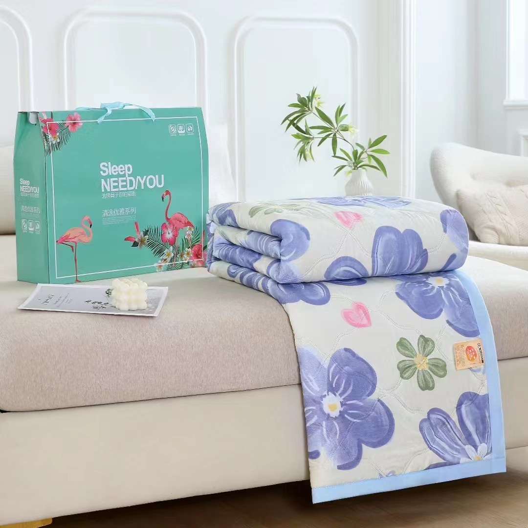 Wholesale summer cool quilt gift box air conditioning quilt jewelry insurance activities gift quilt opening shop celebration promotion summer thin quilt