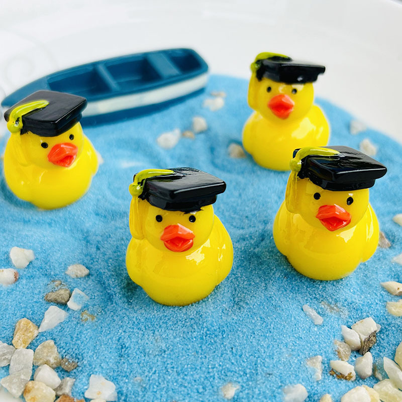 New colorful graduation hat duck doll, Moss micro landscape decoration creative decoration jewelry resin crafts