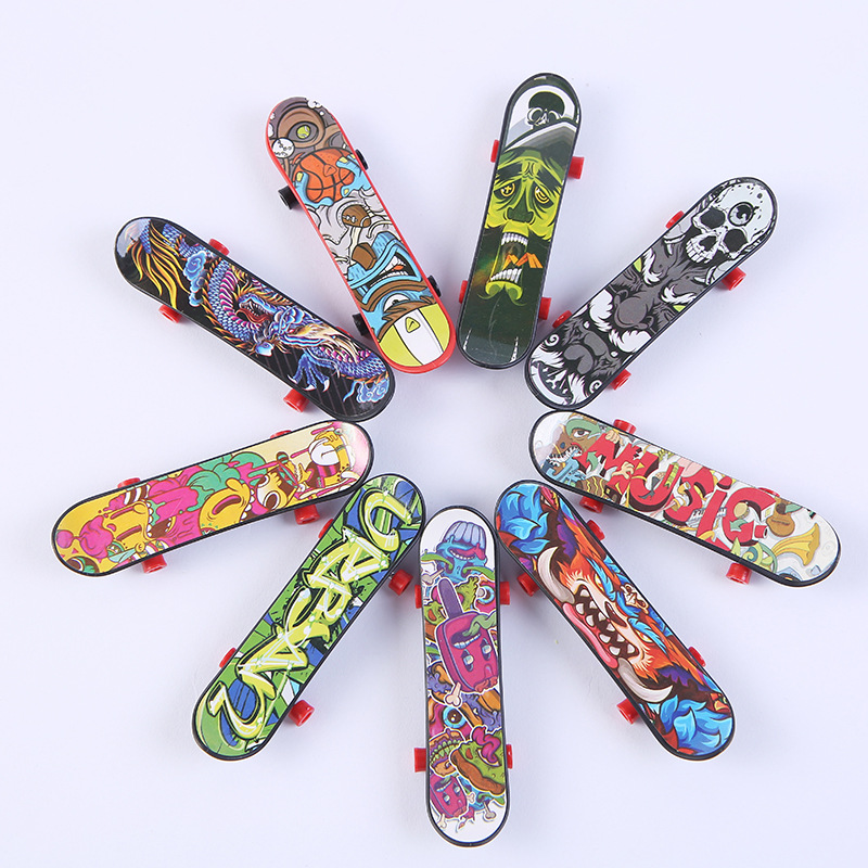 Creative fingertip plastic finger skateboard creative desktop decompression toy fingertip skateboard sports toy stall gift