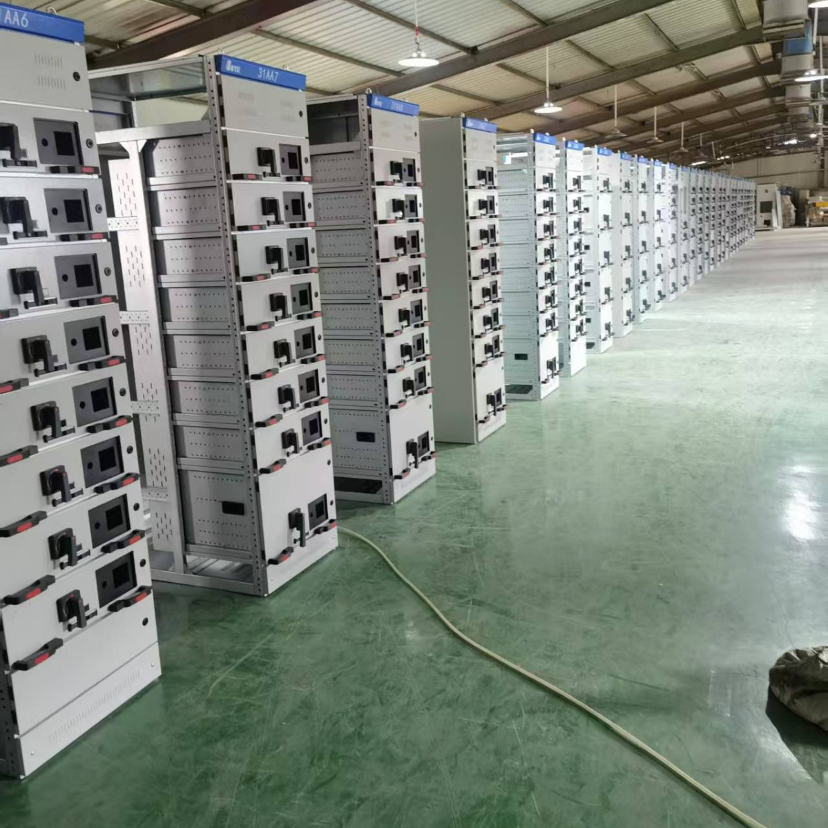 Ggd Low-Voltage Distribution Cabinet Drawer-Type Inlet and Outlet Cabinet Mns Switch Cabinet Low-Voltage Complete Set Gcs Capacitor Compensation Cabinet