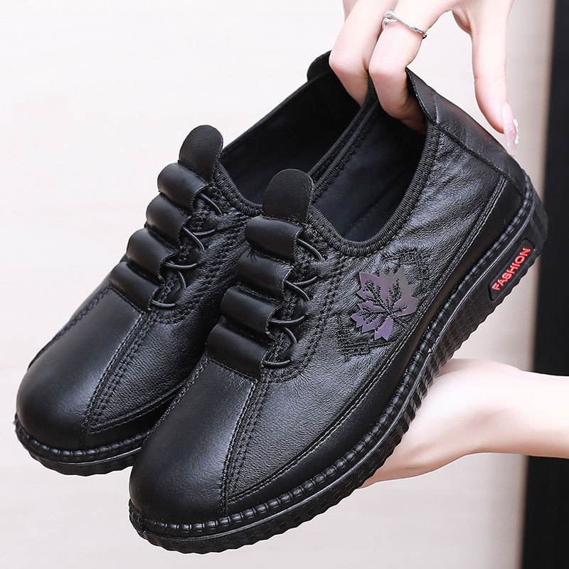 Old Beijing Cloth Shoes for Women, Cross-Border Large Size Pu Soft Sole Mom Shoes, 2025 Spring and Summer New Slip-On Comfortable Grandma Shoes