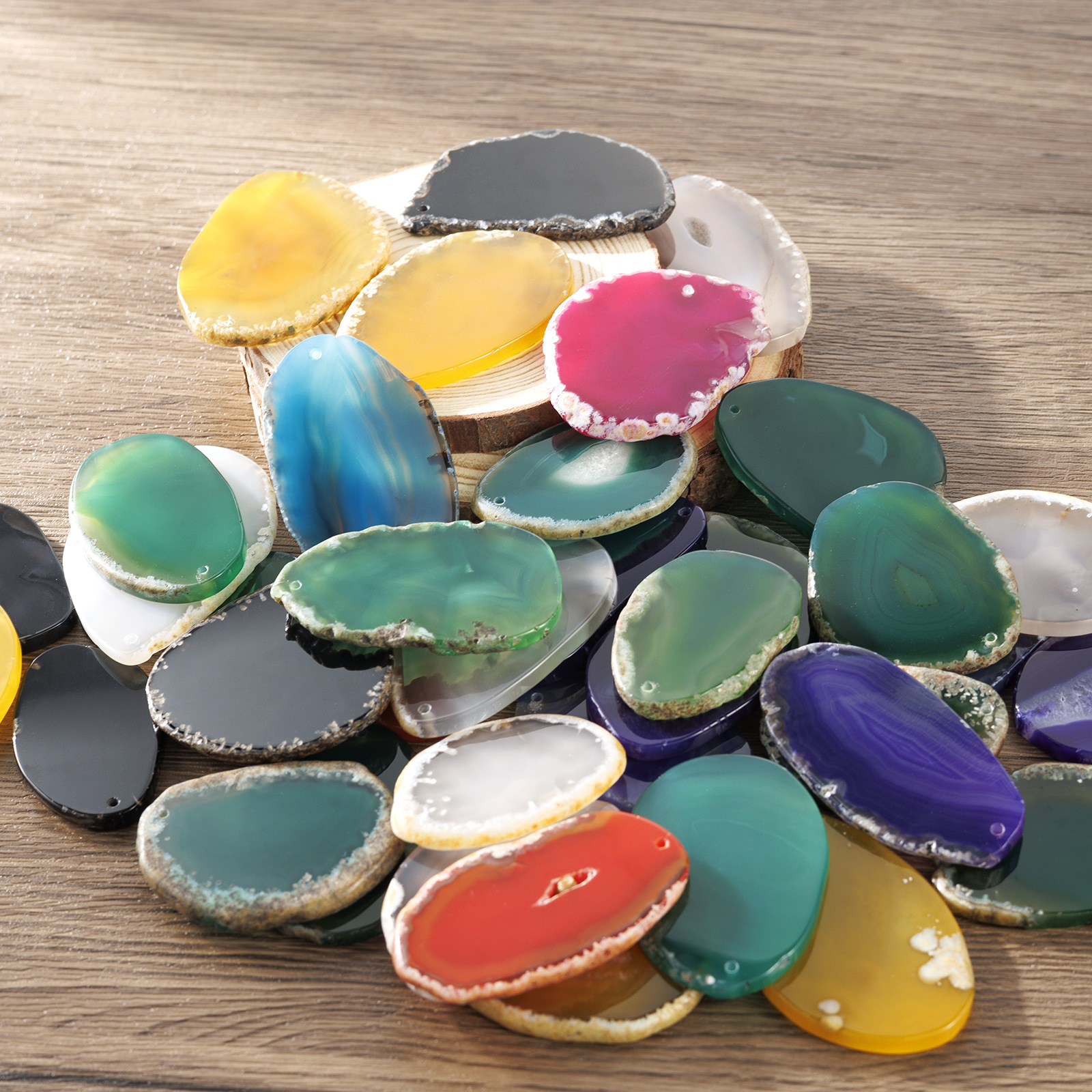 Cross-Border Hot-Selling Perforated Agate Slices, Wind Chime Slices, Raw Stone Red Agate Slices, Sweater Pendants, Lighting Wholesale