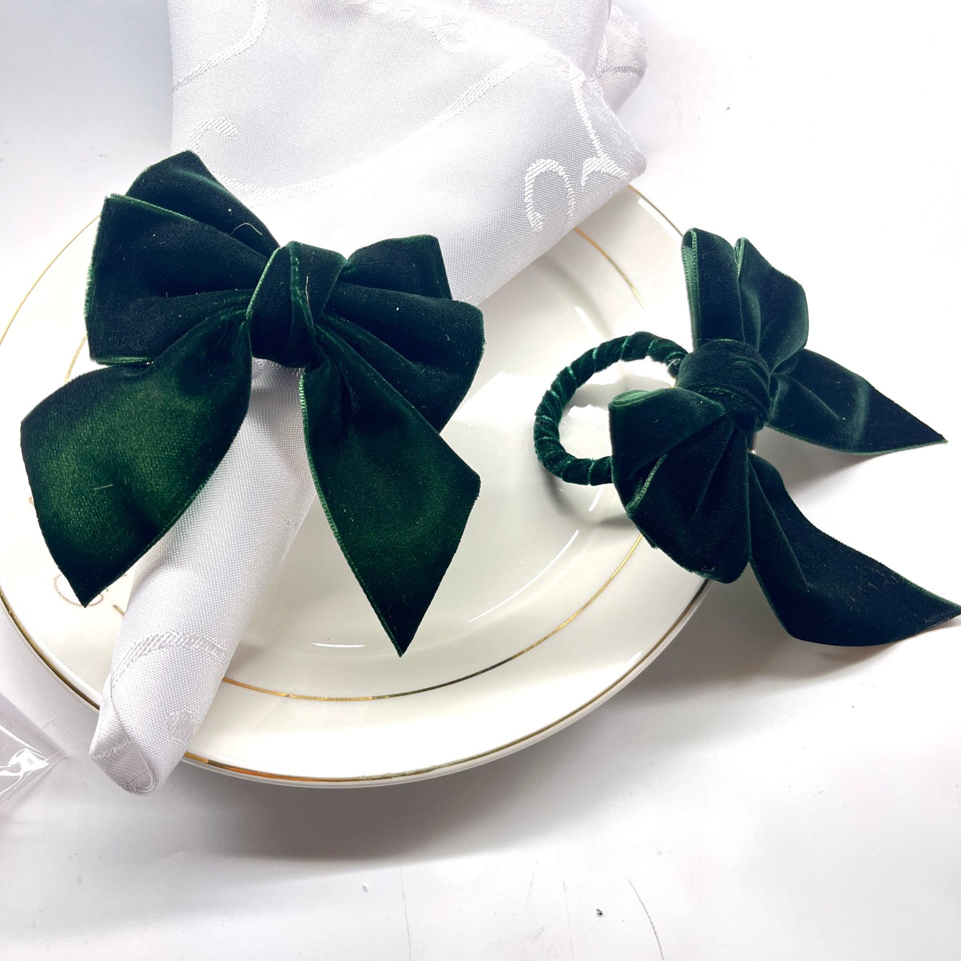 Cross-border new Christmas bow napkin ring flannel holiday napkin buckle red napkin ring paper towel ring wholesale