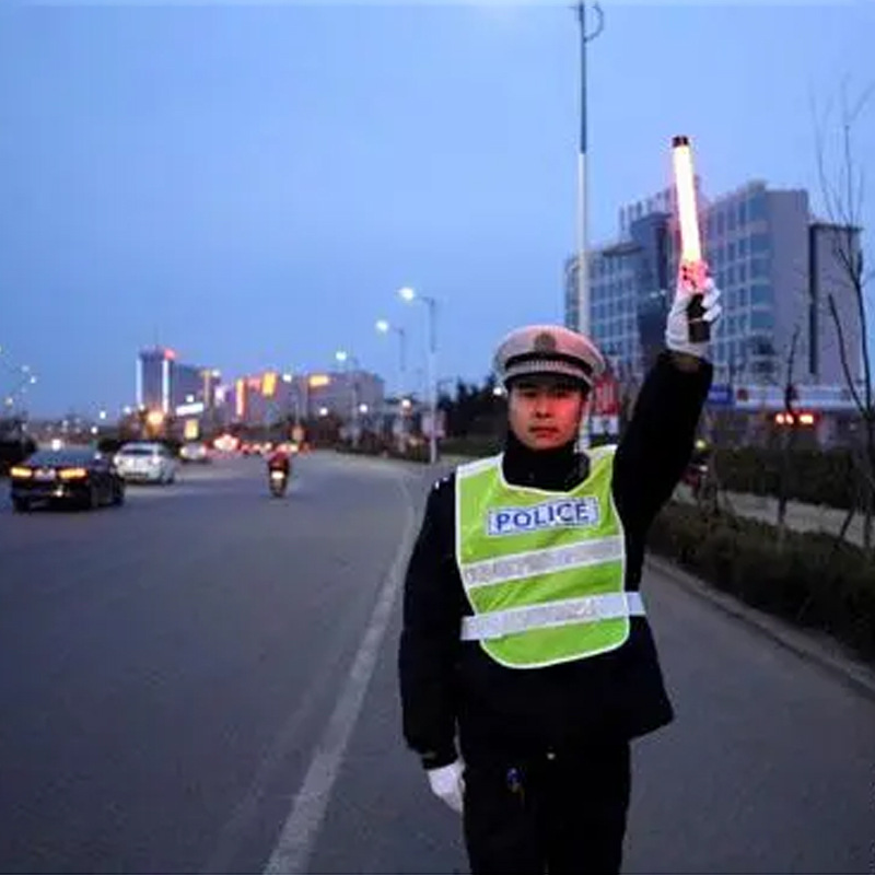 Factory direct plastic traffic evacuation baton charging hand-held warning stick night emergency LED flash stick