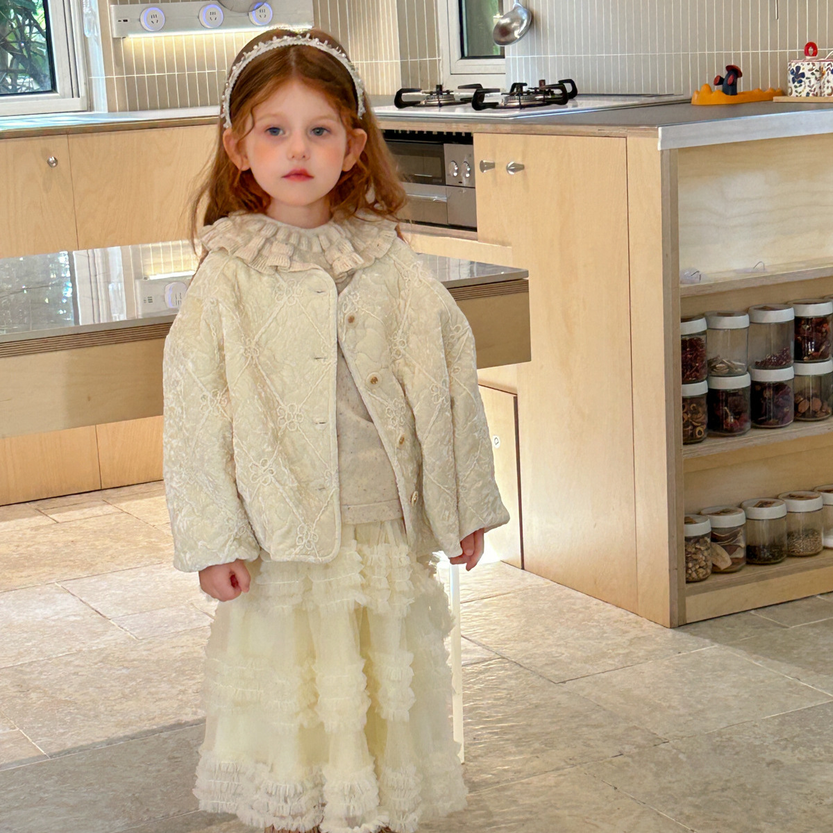 Новая осенне-зимняя куртка для девочек 2025 года, стеганая бархатная куртка в стиле Шанель с вышивкой