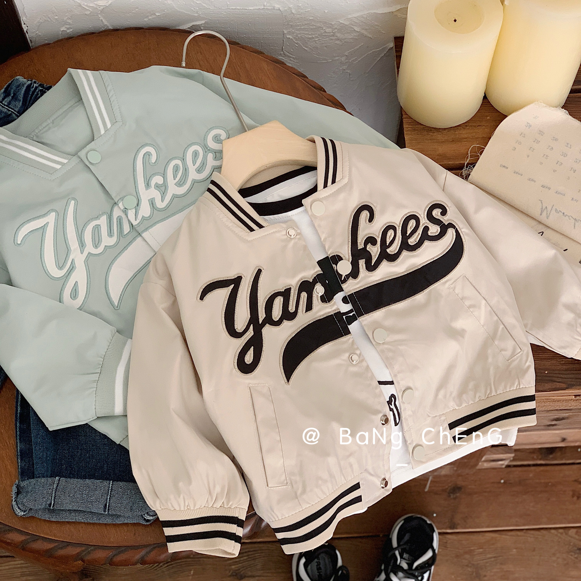 Детская верхняя одежда Bangcheng 2025 осень стиль вышитые буквы для мальчиков и девочек новая куртка с буквами повседневный кардиган G0038