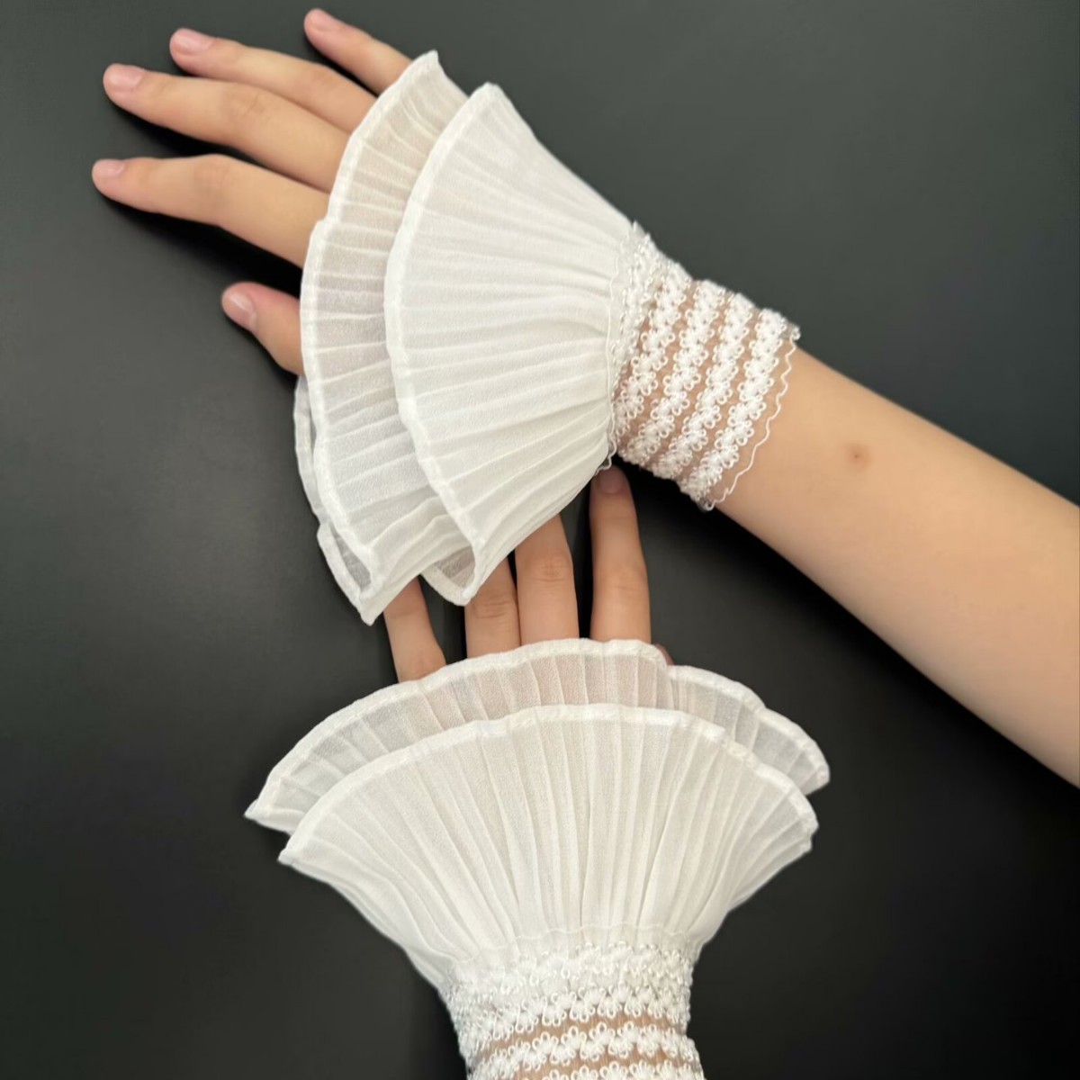 New Mesh Lace Hollow Crochet Fake Sleeves for Women Trendy Bell Cuffs Lace Cross-Border Manufacturer Wholesale