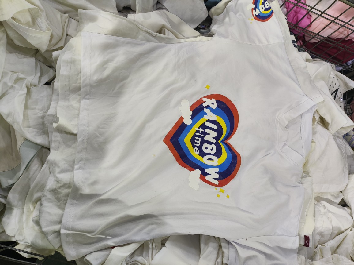 Б/У одежда, старые хлопковые белые футболки с узорами, экспортируемые в Африку, Юго-Восточную Азию, Вьетнам и Таиланд, прямая трансляция, отбор