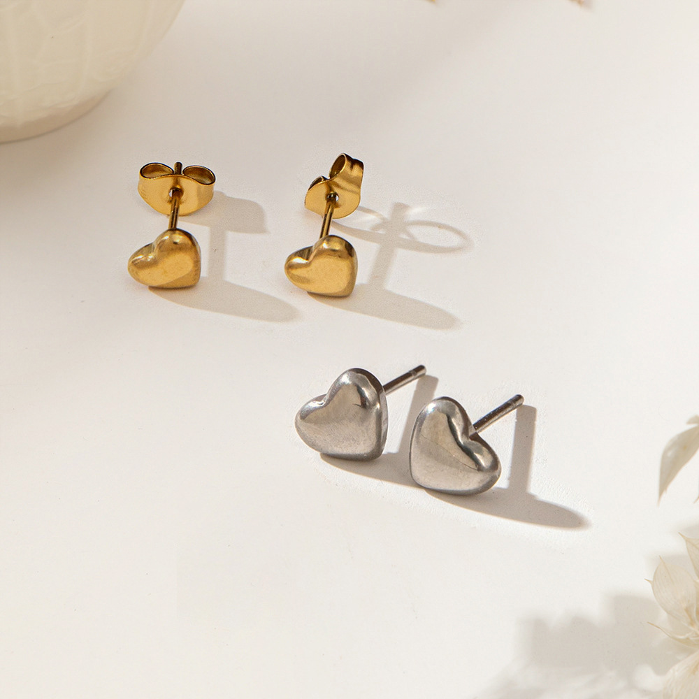 Small Heart Necklace for Women, Clavicle Chain, 2025 Autumn New Style, Versatile, High-End, Light Luxury, Simple Titanium Steel Jewelry Trend