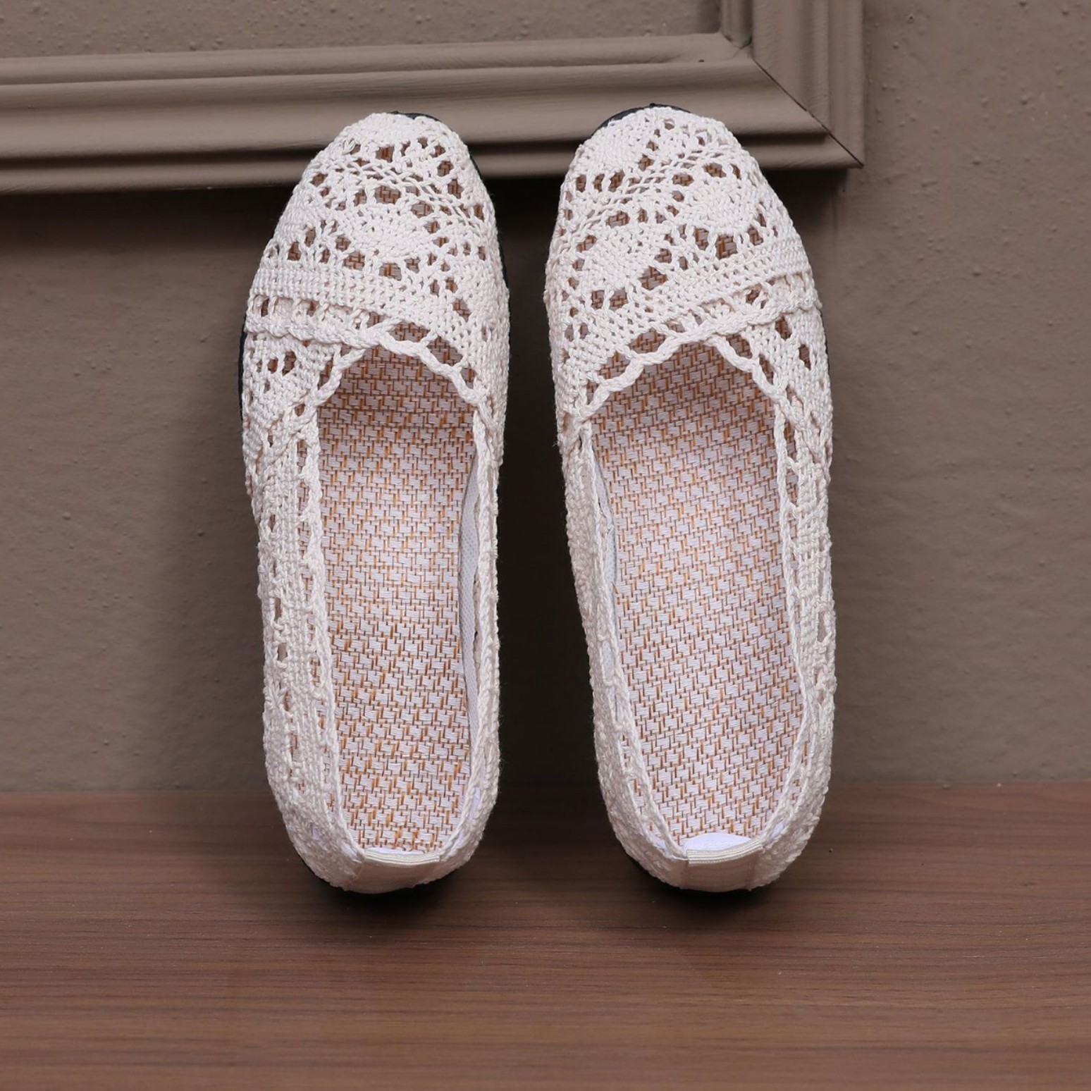 Summer New Style Old Beijing Women's Mesh Shoes Breathable Mesh Cloth Shoes Ethnic Style Cut Out Lace Women's Shoes Flats Maternity Shoes
