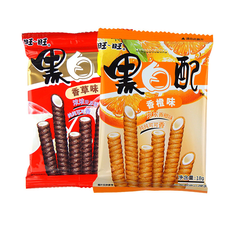 Wangwang black and white with vanilla chocolate flavor sandwich biscuits children's casual snacks 16G bagged food wholesale