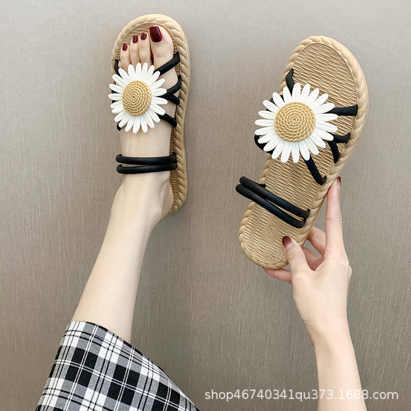 Women's shoes summer 2020 new outdoor student Korean style slippers female tide fairy wind flat heel two wear sandals women wholesale
