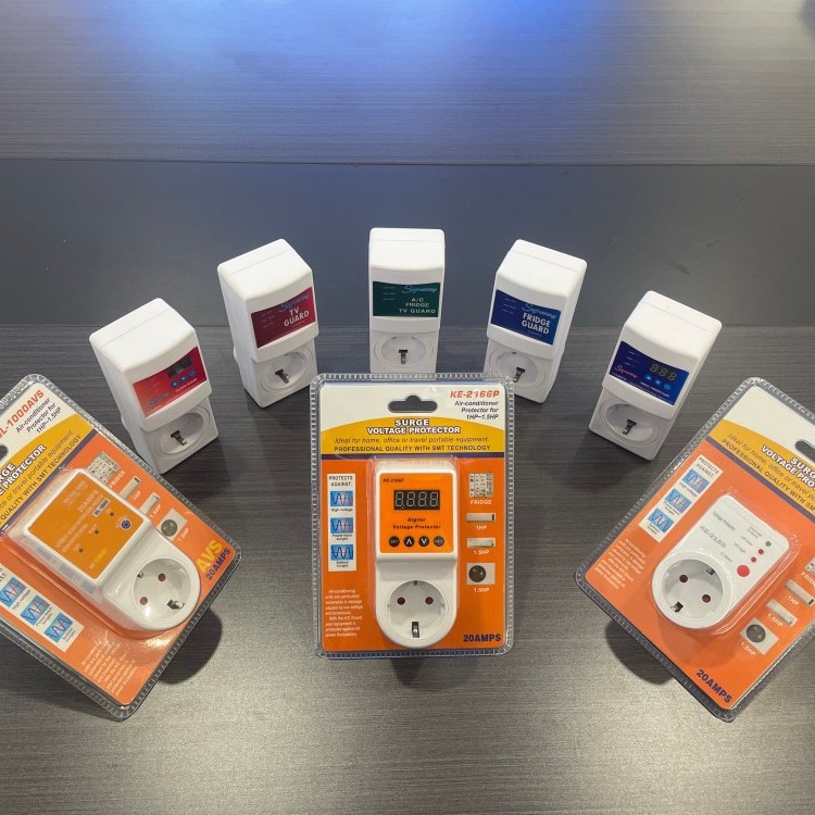 Overvoltage protection electronic TV Guard European standard plug voltage protection European plug refrigerator protector