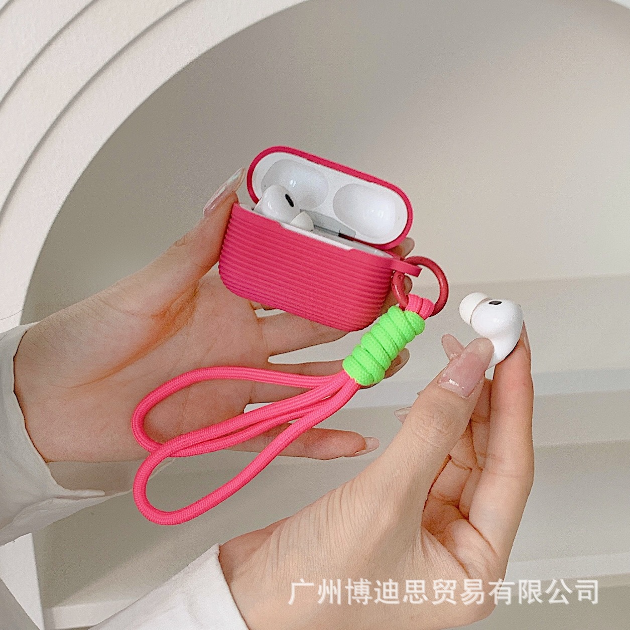 New Apple earphone case soft silicone with hand rope airpods earphone case silicone portable hand rope skin feeling soft case