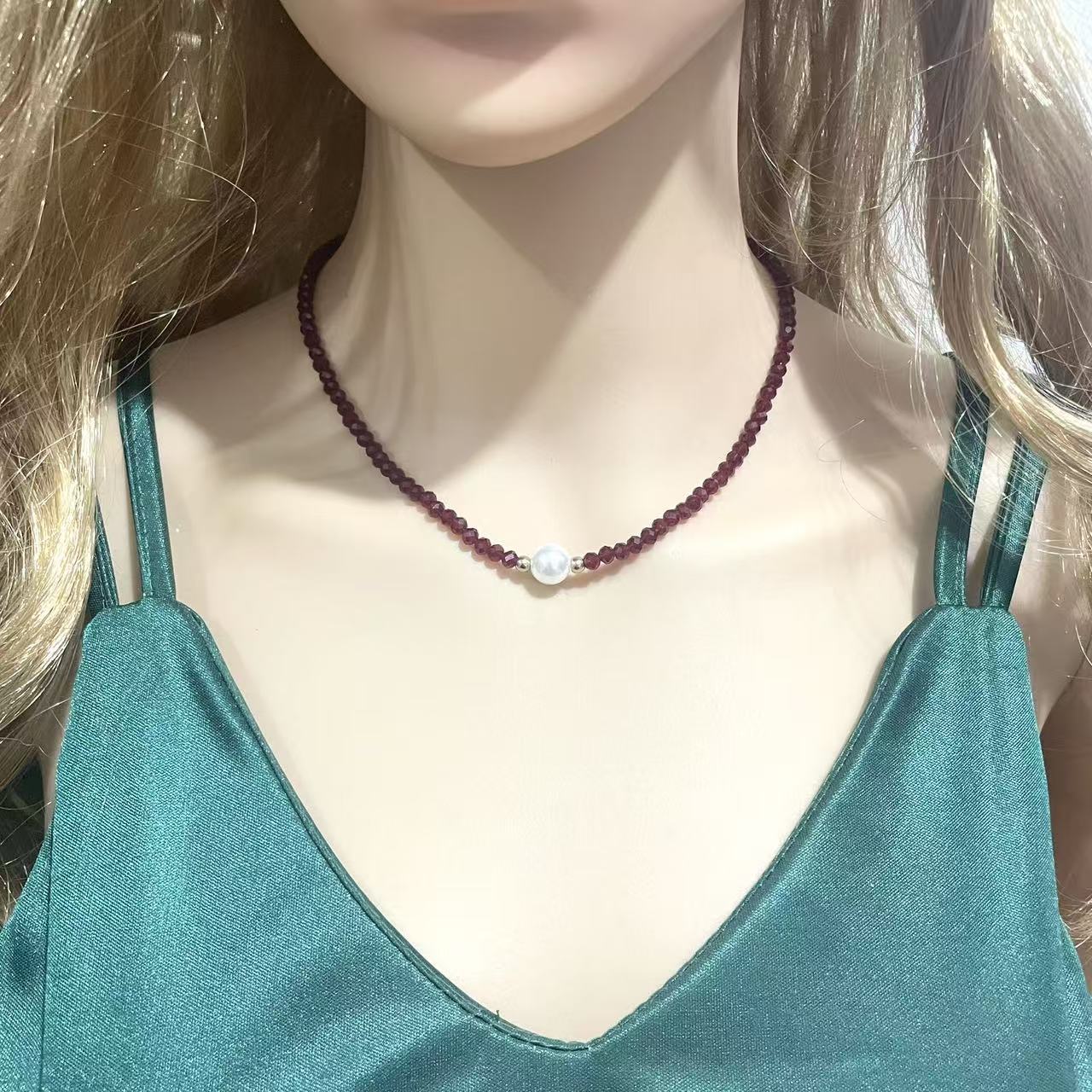 Европейское и американское кросс-бодрствующее ювелирное стеклянное кристаллическое ожерелье с плоскими бусинами бордового цвета, имитация жемчуга, цепочка на ключицу для женщин