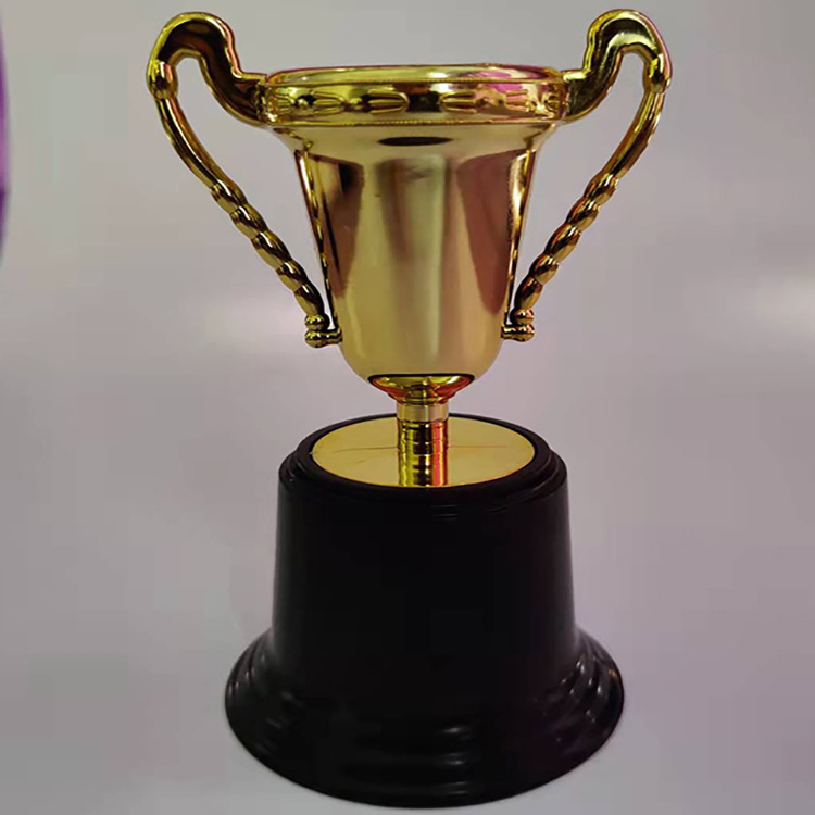 Amazon Explosions Mini Small Trophy Kindergarten Toy Children's Competition Award Plastic Plating Trophy Toy