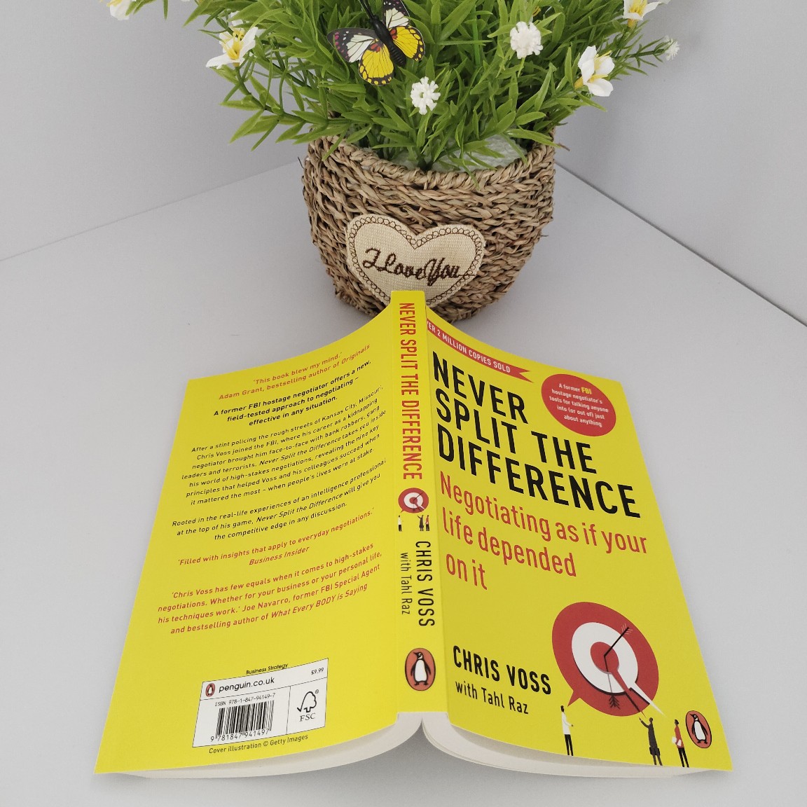 Strong Negotiation English Version Never Split the Difference Control the Conversation