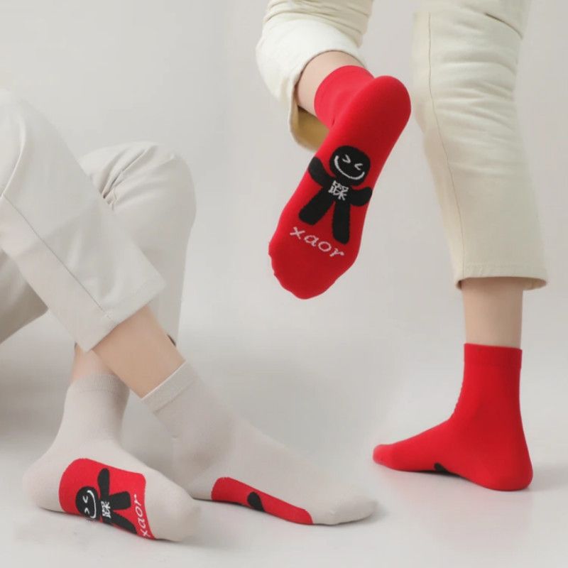 Autumn and Winter Red Socks for Men and Women, New Mid-Tube Cartoon New Year Socks, Bright Red Trendy in Stock
