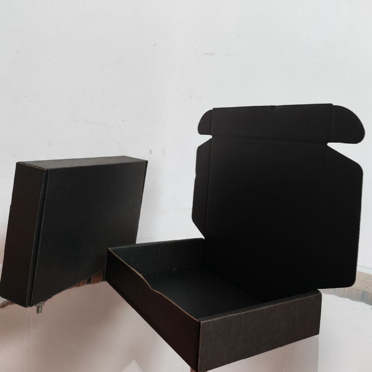 High-End Matte Black Airplane Box, Wear-Resistant and Moisture-Proof, Factory Direct Sales, Minimum Order of 200 Pieces