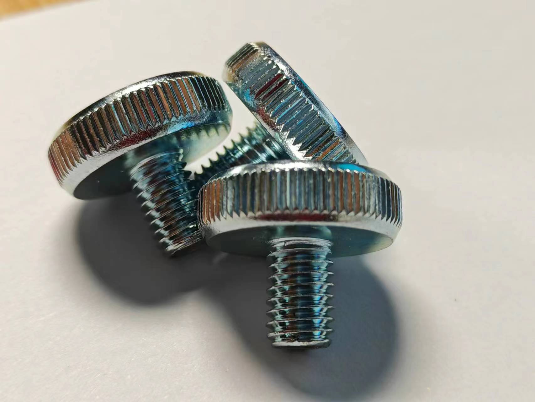 Knurled Screws