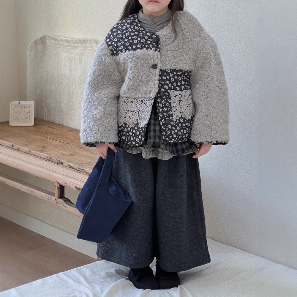 Зимнее пальто для девочек, новый стиль 2025 года, нишевое цветочное лоскутное, элегантный короткий стеганый свитер с мехом, трендовый