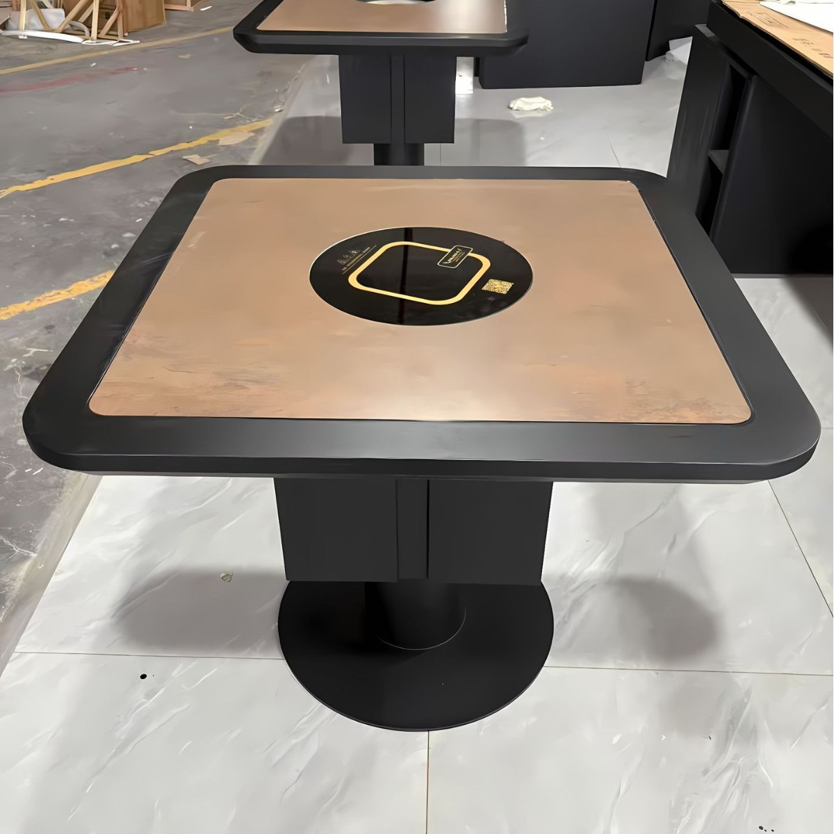 Оптовые столы из массива дерева для кофеен, ресторанов, магазинов хот-пот, набор столов и стульев с индивидуальной настройкой