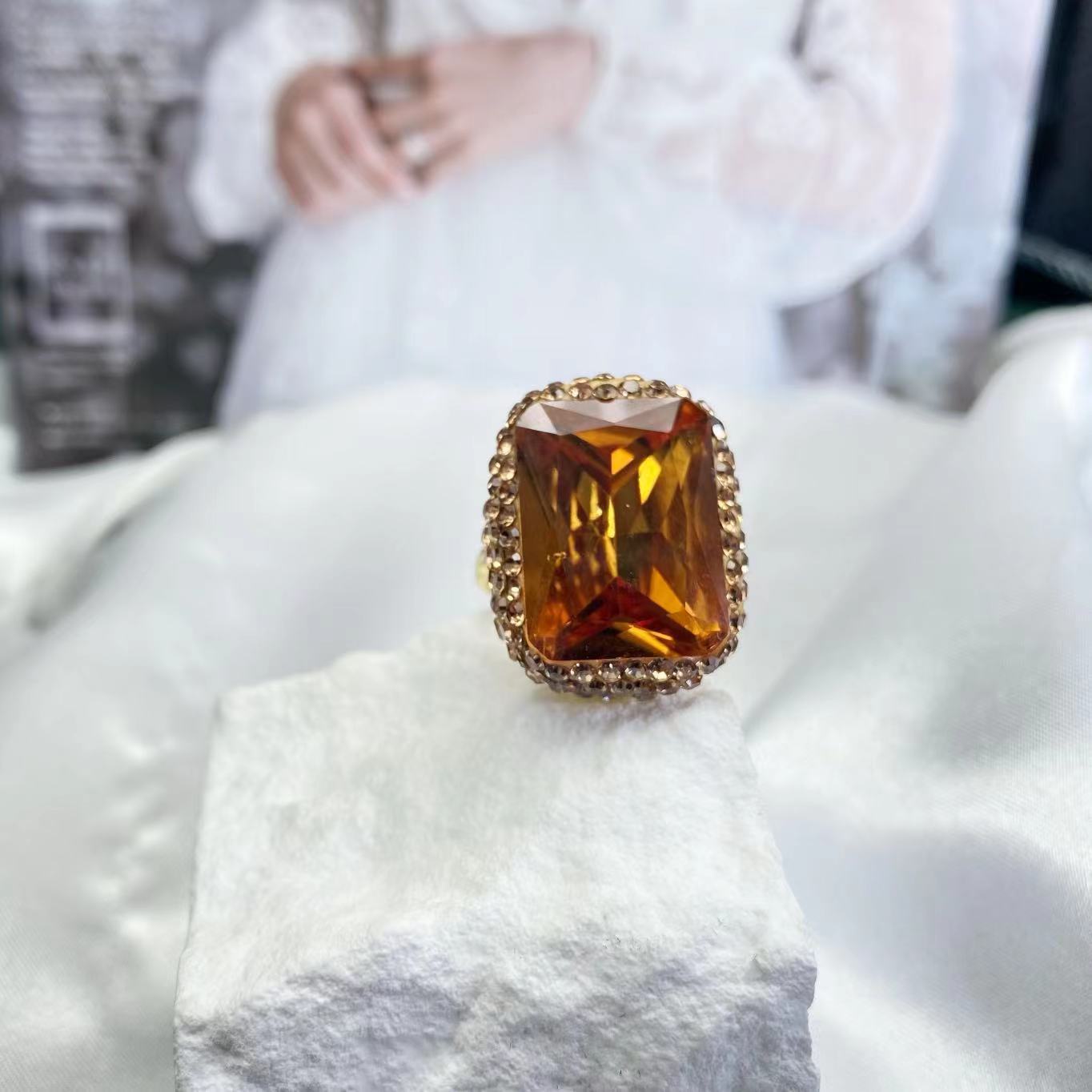 Кольцо с дизайном для женщин из натурального суданского камня, нишевое ретро кольцо, легкая роскошь, открытое регулируемое кольцо, оптовая продажа напрямую с фабрики