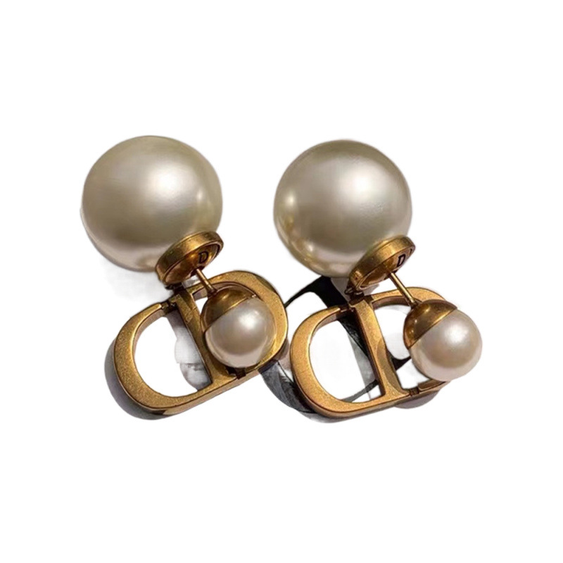2025 New CD Letter Pearl Ear Clip Earrings Internet Famous Popular Women's Light Luxury Retro Old Earrings
