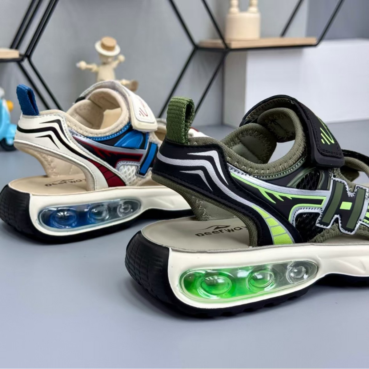 Delhui 2025 children's sandals summer new leisure primary school students soft bottom beach boys sandals wholesale 9926