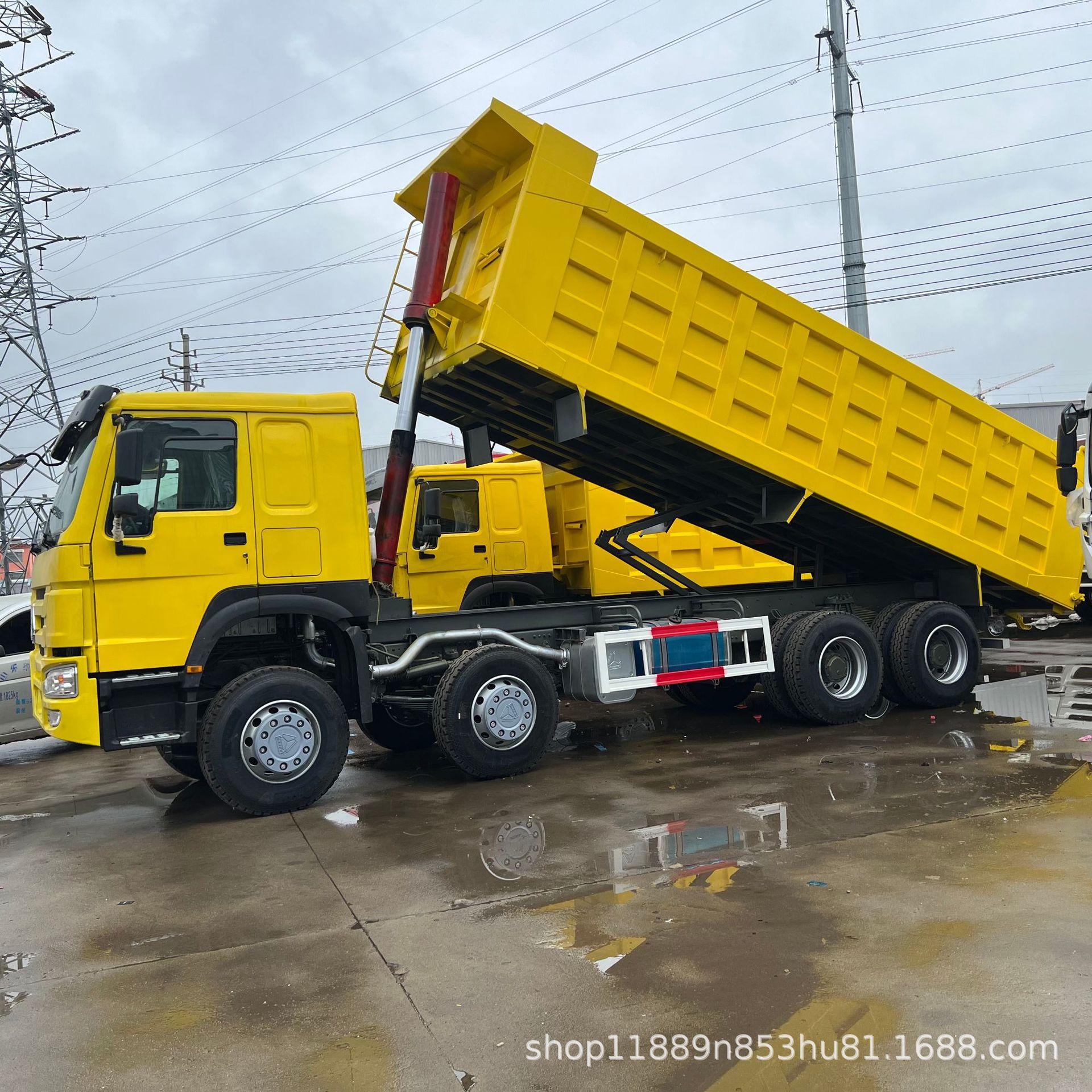 Export Heavy-Duty Howo Dual-Drive Tractor Truck, 371 Horsepower, Front Four-Wheel Drive, Rear Eight-Wheel Drive Heavy Truck, Howo Dump Truck