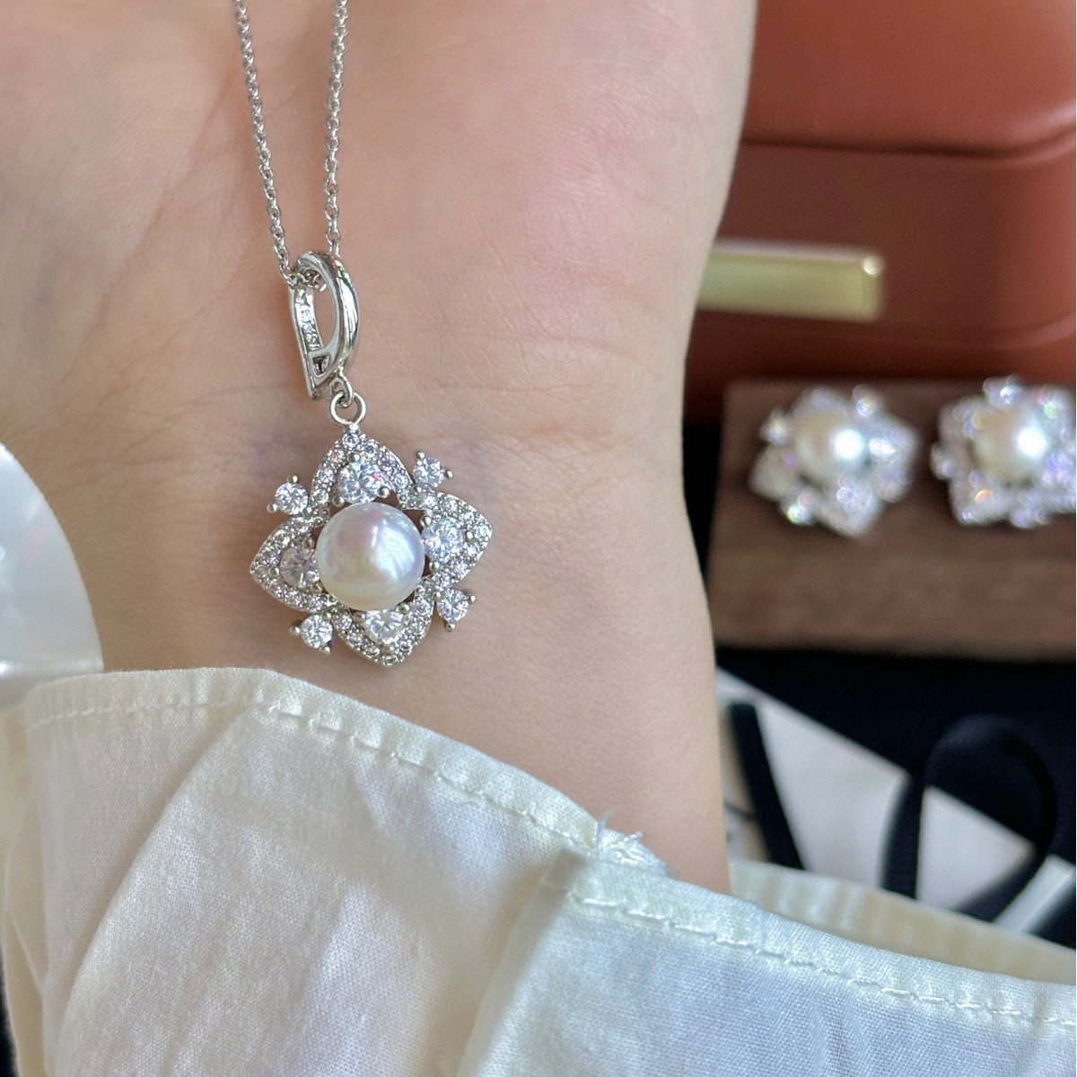 New Natural Pearl Earrings, Simple Micro-Paved Zircon Flower Pearls, Versatile and High-End Ring Jewelry for Women