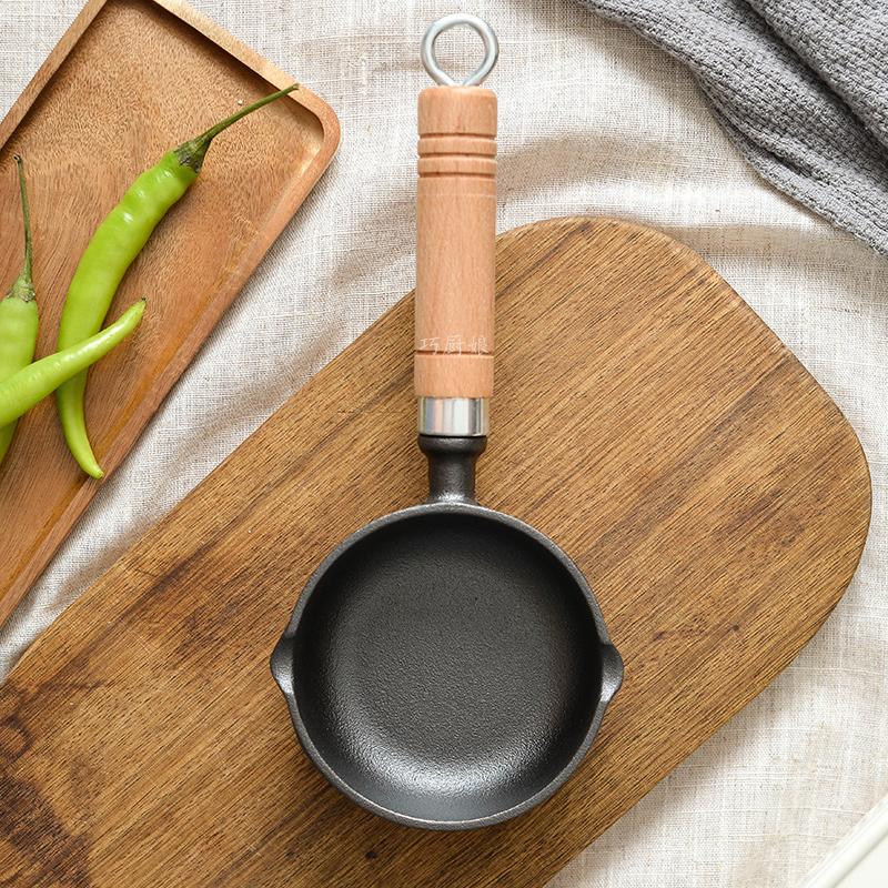 Small Cast Iron Frying Pan for Eggs, Flat-Bottomed Egg Dumpling Pan, Uncoated, for Frying with Pepper Oil, Chili Oil, or Splashing Oil, Small Iron Pan with Light Oil and Low Smoke