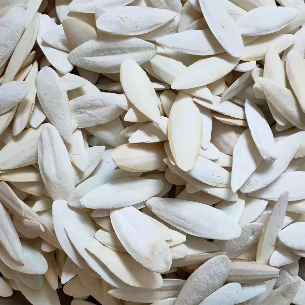 Cuttlefish Bone Fine Grinding Desalination Parrot Type Black Wind Peony Grinding Teeth Calcium Climbing Pet Chewing Toy Cuttlefish Bone