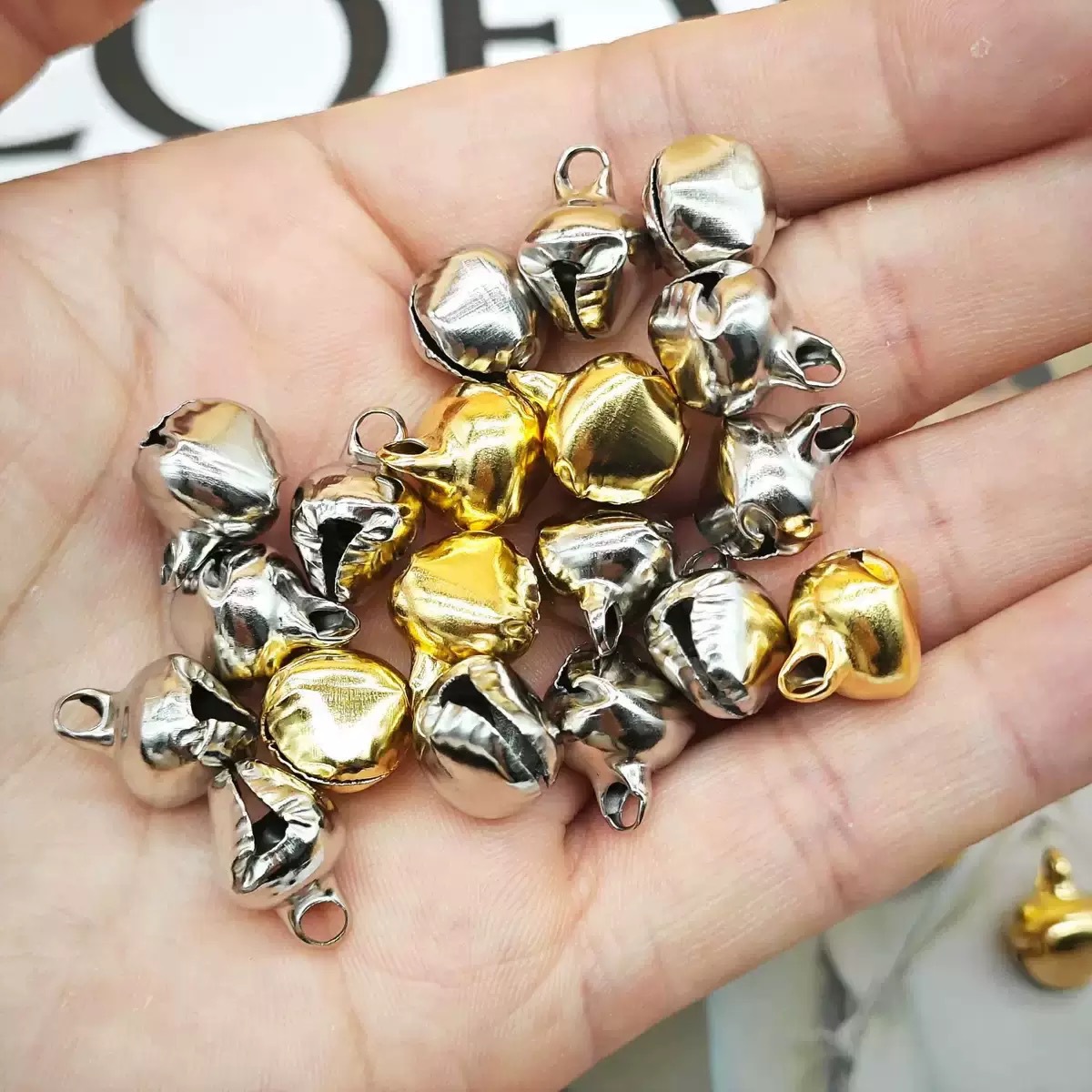 Flat-Mouthed Small Bell Christmas Decoration Bell DIY Jewelry Accessories Cat Stick Gold and Silver Colorful Kindergarten Bell
