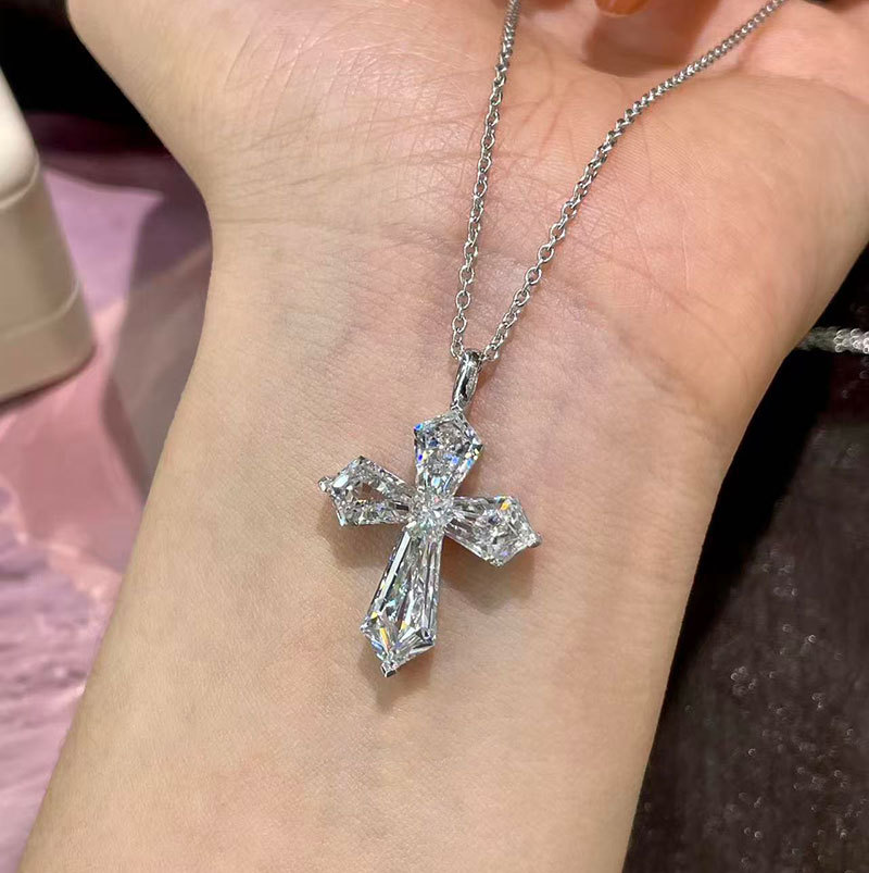 Customized Pt950 Platinum Necklace, Laboratory Artificially Cultivated Diamond Necklace, Cross 8 Carat Diamond Pendant