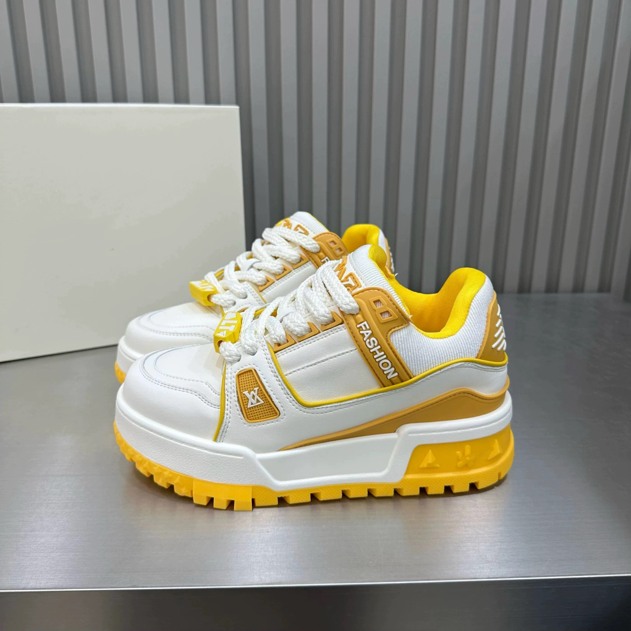 Trendy Dopamine Versatile Fashion New Women's Platform Sneakers with Height-Increasing Sports Design