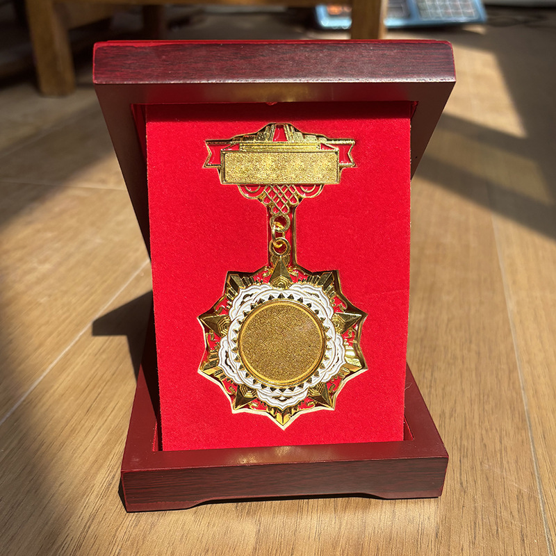 Medal and Badge Wooden Box Storage, Engraved Commemorative Coin, Military Service Badge Box, Brooch Gift Box, Solid Wood Packaging Box