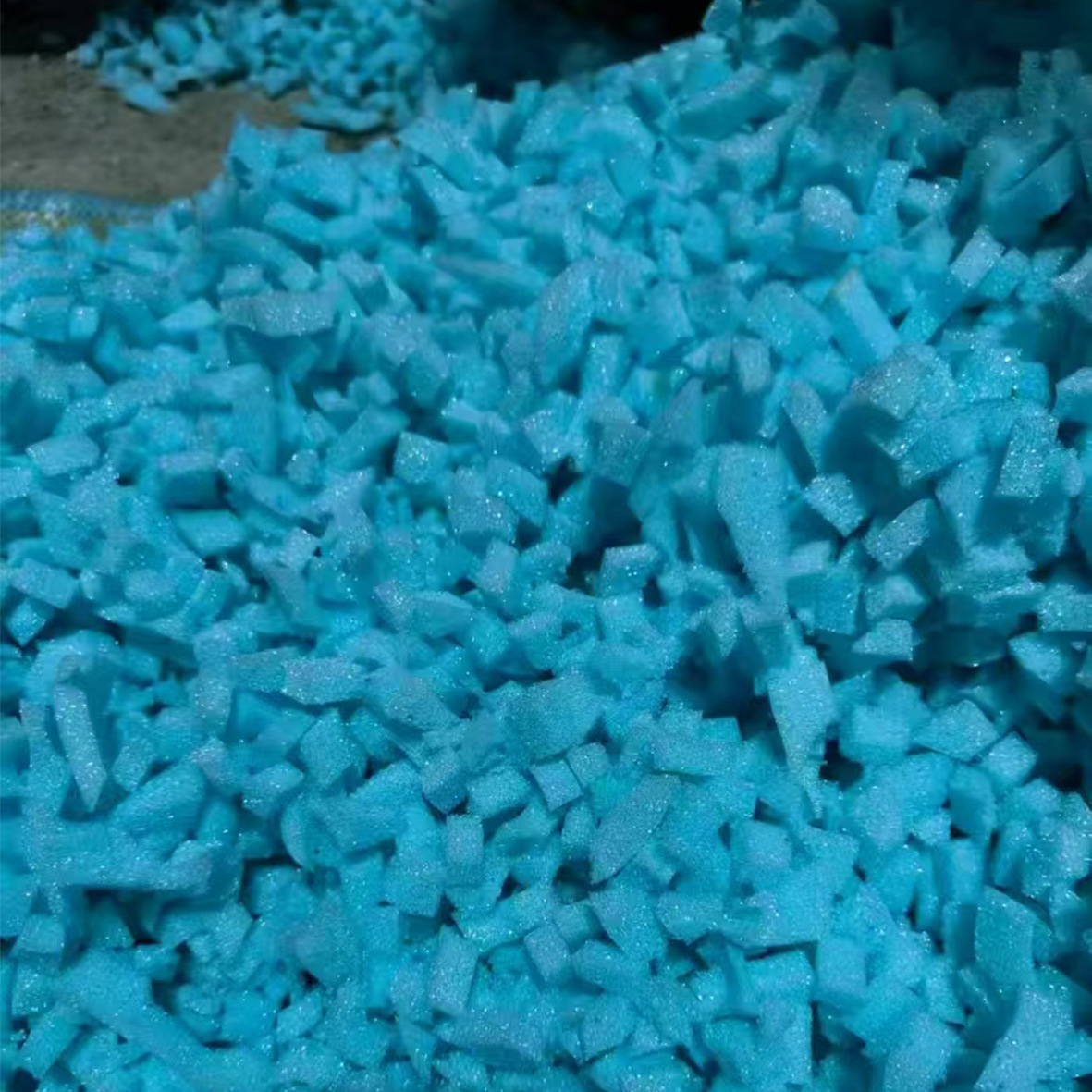 Feather silk cutting memory cotton sponge particles