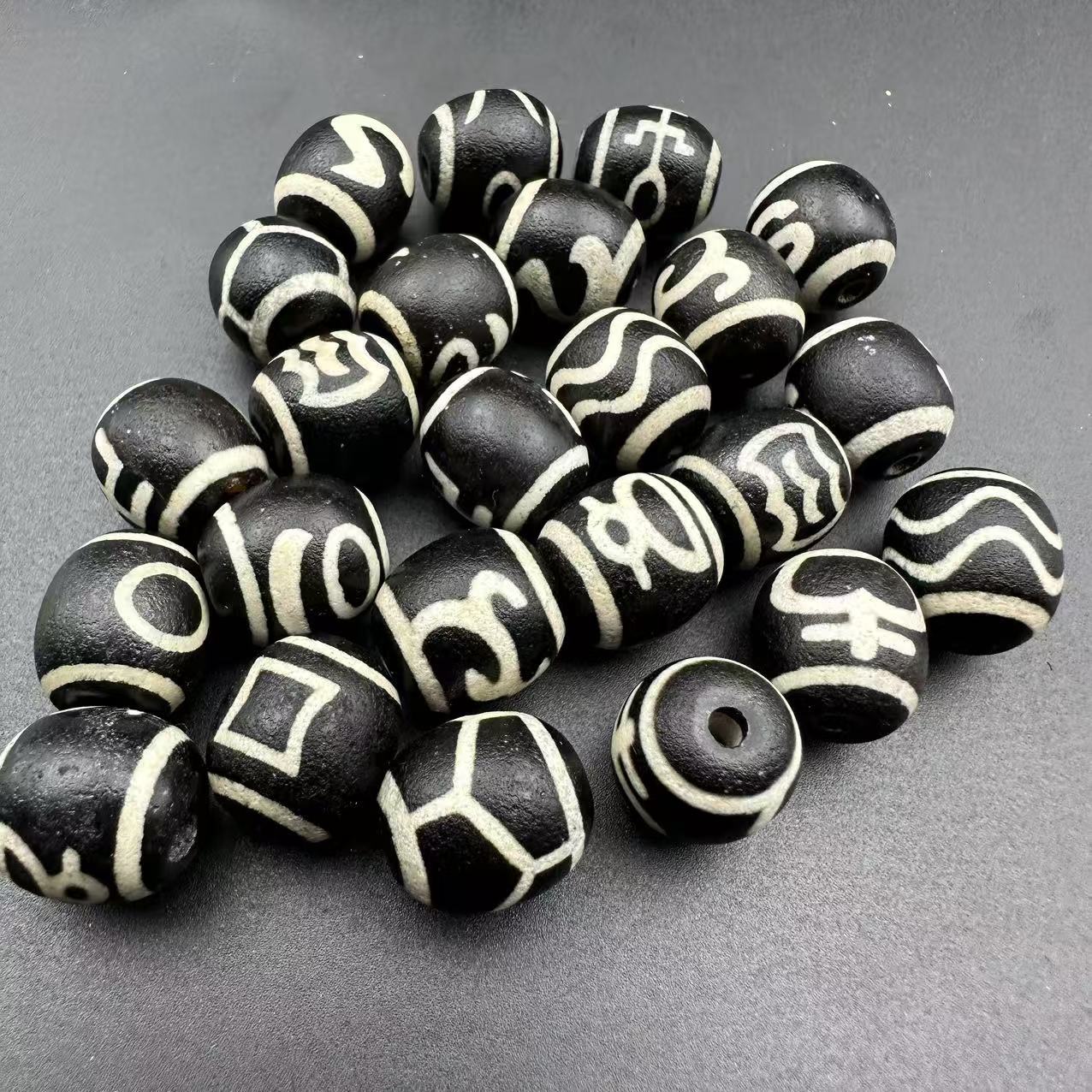 Natural agate wholesale new Xizang black and white open round head beads loose beads wholesale beads bodhi accessories manufacturers