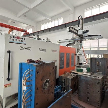 Transfer Factory Machine Ssanshin Yizumi Injection Molding Machine Un200A5,Un200A2,Un260A5 Used for Sale