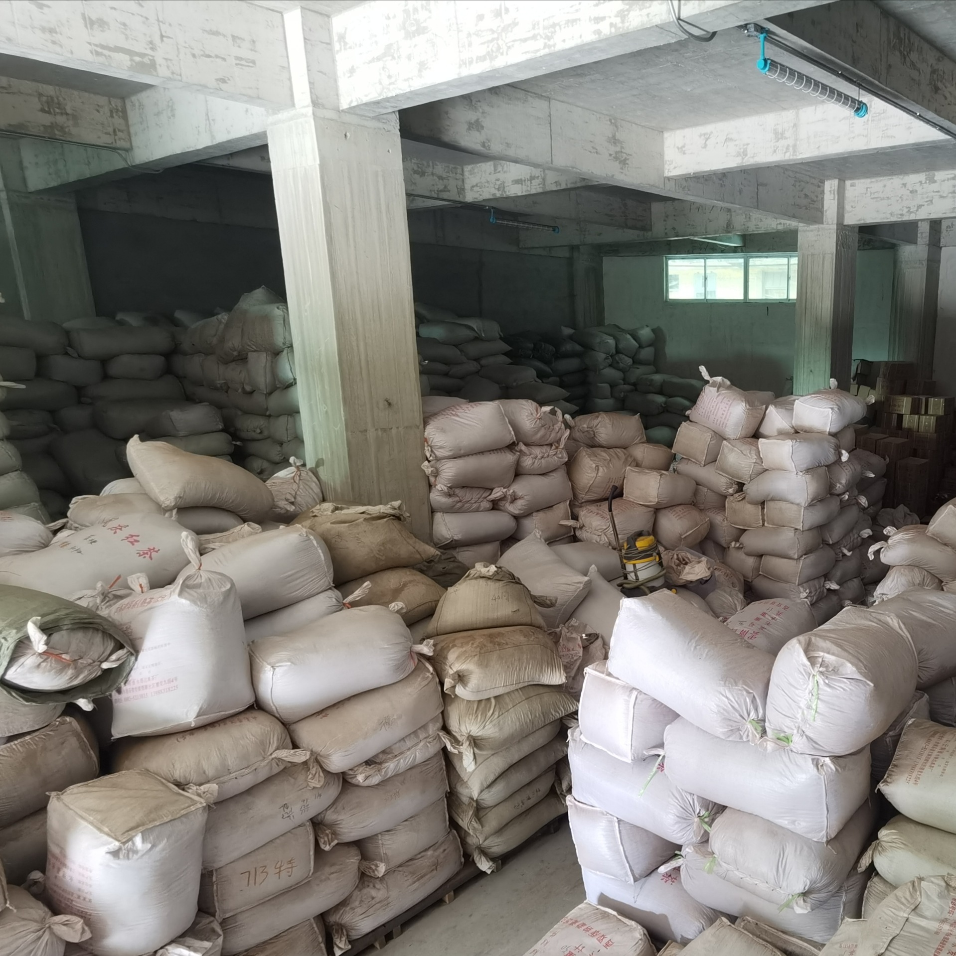 Yunnan Lincang Yongde Pu'er loose tea cooked Pu'er tea cooked Pujin Bud court level 3 grade 5 tea stem small bubble Pu'er tea