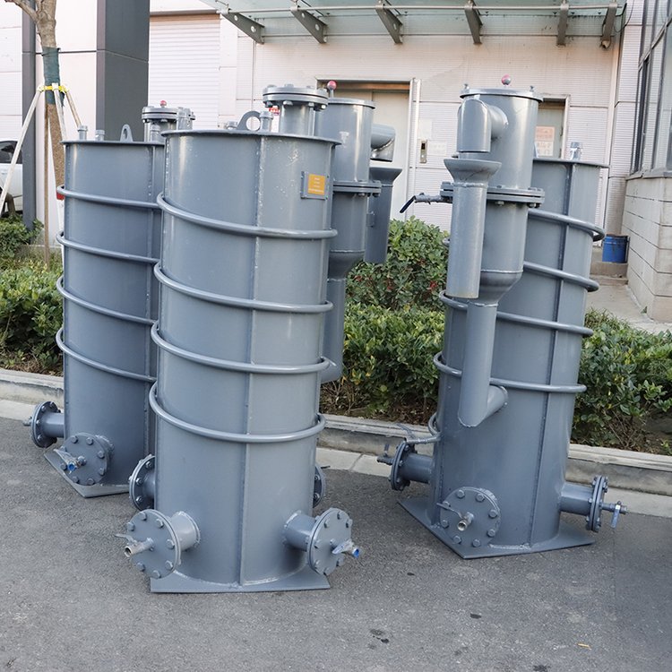 Дренаж конденсата газопровода с водяным затвором высотой 4080 мм и запорным клапаном