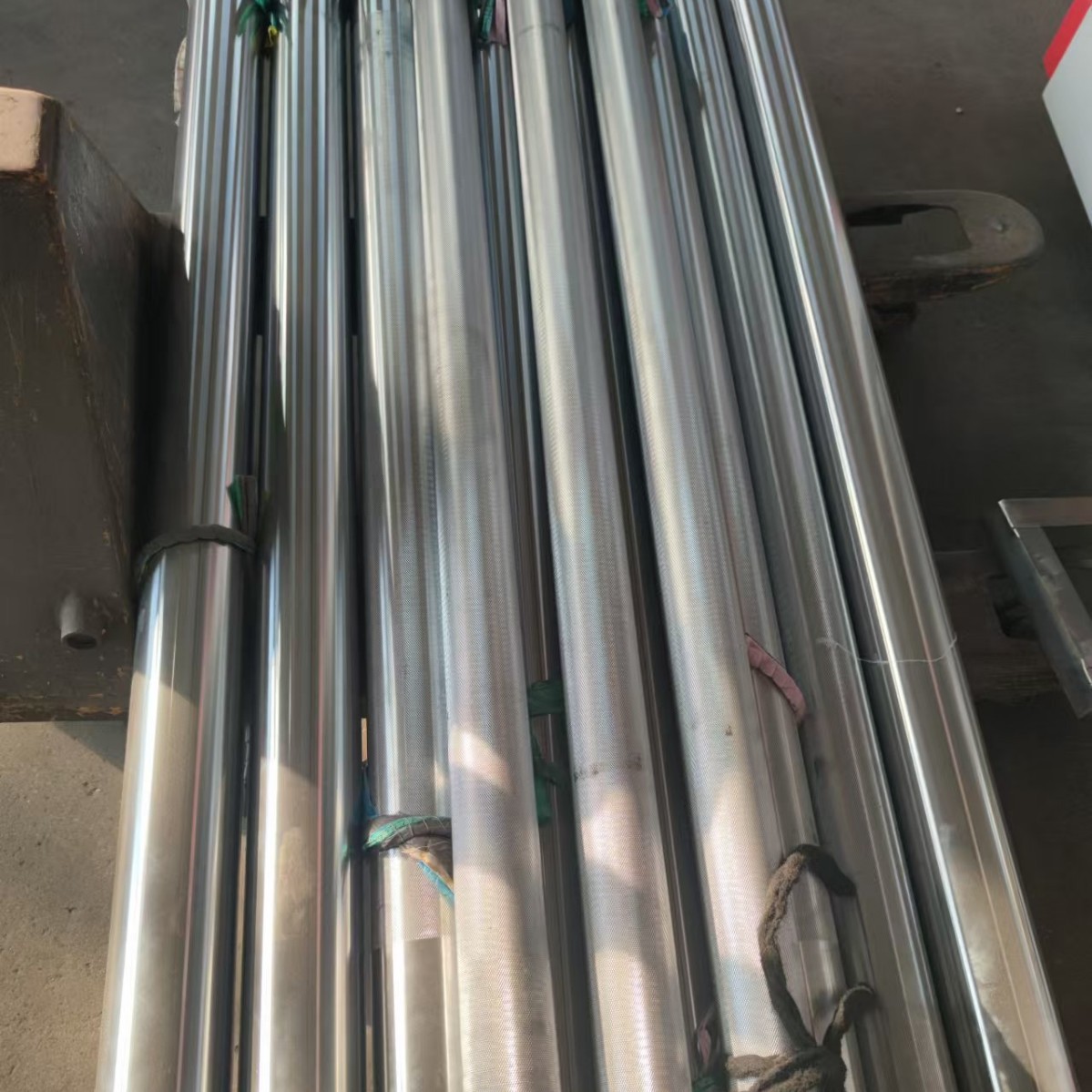 Manufacturer Processes and Customizes Electroplating Rollers, Chrome-Plated Rollers, Mirror Rollers, Mirror Rollers, Rubber Rollers, Various Materials, Stainless Steel Rollers