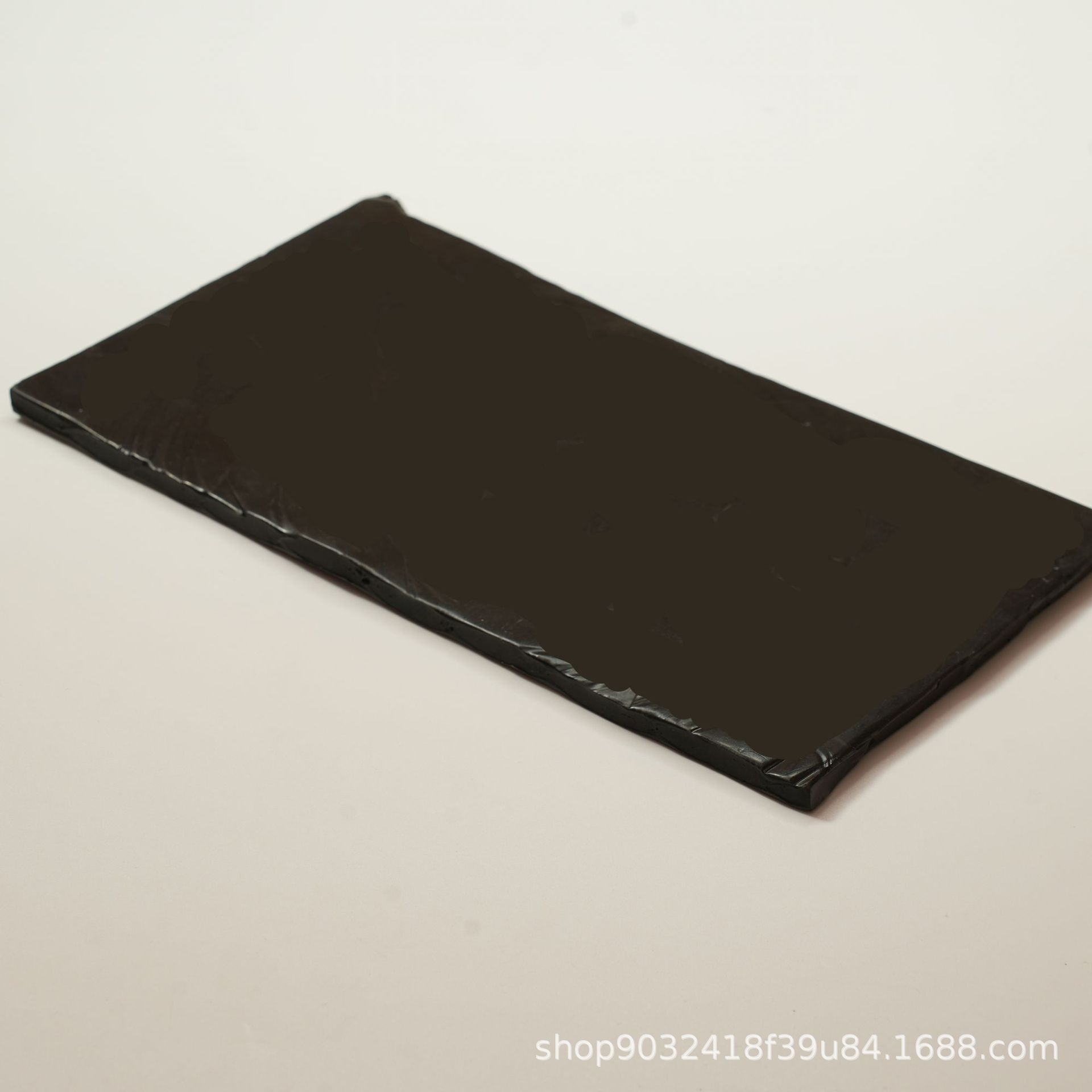 Перфторэфир, высоко устойчивый к коррозии и выдерживающий высокие температуры до 315 градусов. Смешанные резинотехнические сырьевые материалы высоко устойчивы к коррозии. Авиационный насос FFKM