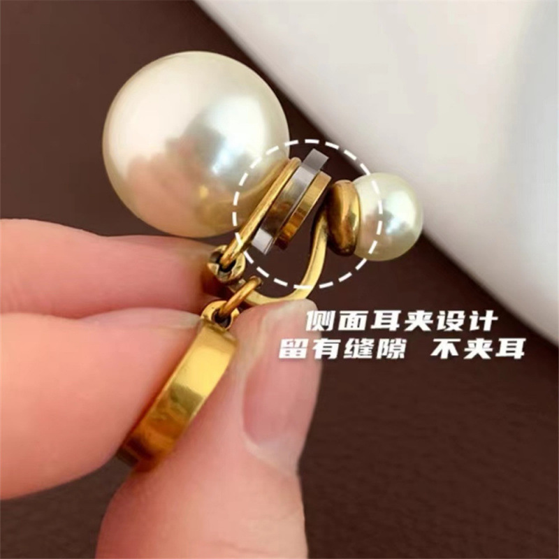 2025 New CD Letter Pearl Ear Clip Earrings Internet Famous Popular Women's Light Luxury Retro Old Earrings