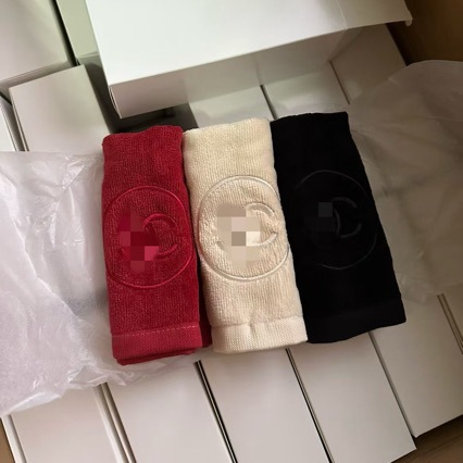 Подарочный набор из трех цветных полотенец Xiangjikaka, изящная квадратная коробка, 30*30 см