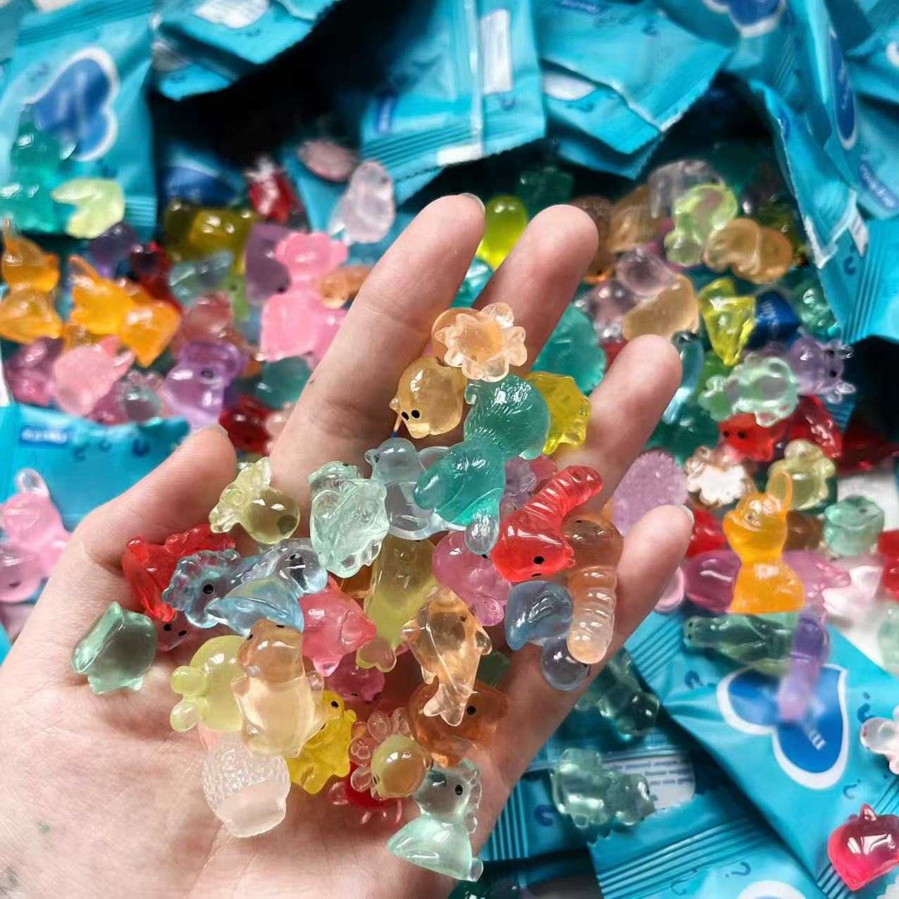 Милые светящиеся животные из смолы для декора стола